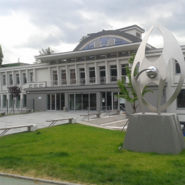 Kunsthalle / був створений реконструкцією та ревіталізацією старого критого басейну в рамках проекту «Європейська столиця культури» у 2013 році.